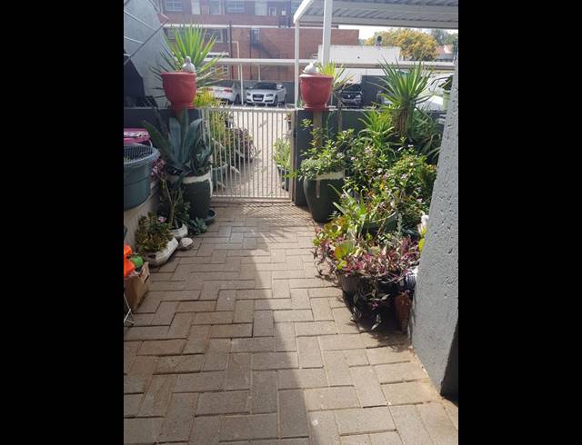 2 BEDROOM APARTMENT FOR SALE IN RANDBURG CENTRAL